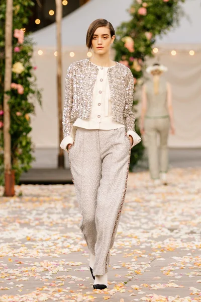 Look 14